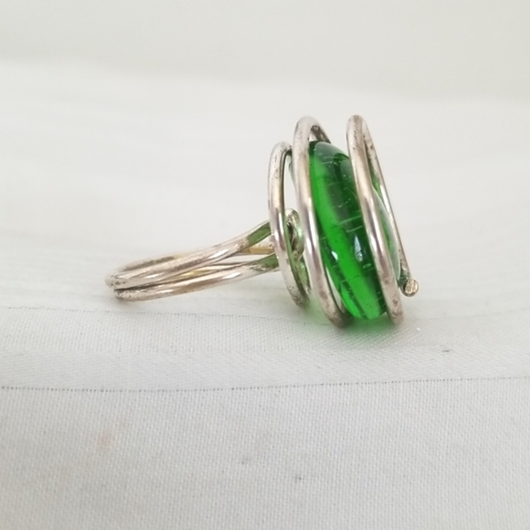 Green Stone Silver Spiral Round Ring - Picture 2 of 5
